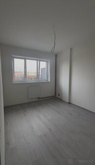 Nabízím pronájem 2+kk+terasa(35m2) o velikosti 48m2, v novos