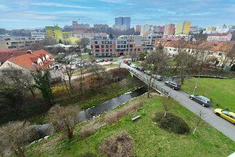Pronájem bytu 1+kk/Balkon, 35 m², který se nachází ve 4.patř