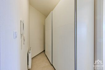 Nabízíme k pronájmu bytovou jednotku 1+kk s podlahovou ploch