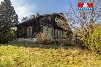 Nabízíme k prodeji nádhernou historickou roubenou chalupu. H