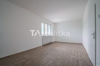 Nabízíme k pronájmu světlý a vzdušný byt o velikosti 2+1, 64