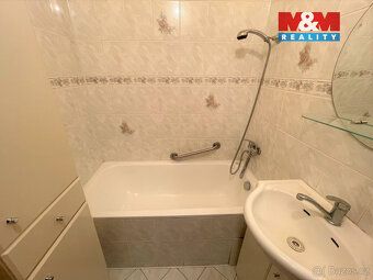 Nabízíme k okamžitému pronájmu byt 3+1 s balkónem. Byt se na