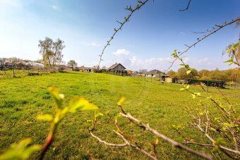 Nabízíme k prodeji pozemek o rozměrech 2789 m2 v ulici Ke St