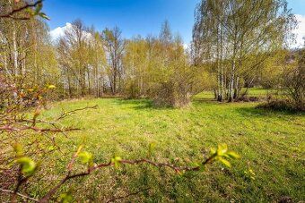 Nabízíme k prodeji pozemek o rozměrech 2789 m2 v ulici Ke St