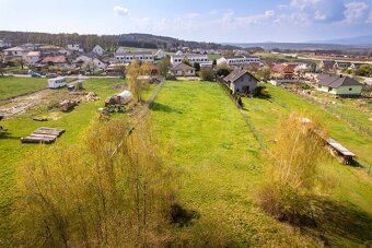 Nabízíme k prodeji pozemek o rozměrech 2789 m2 v ulici Ke St