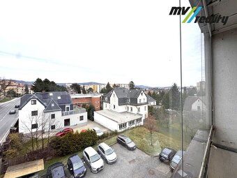 Ev.č. 2012 Nabízíme vám k pronájmu velmi pěkný byt 2+1 se za