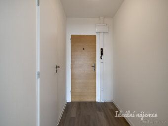K dlouhodobému podnájmu nabízíme velmi moderní byt čerstvě p