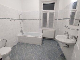 Cihlový byt pronájem 2+1 + šatna + komora mimo byt, 75 m2 ve