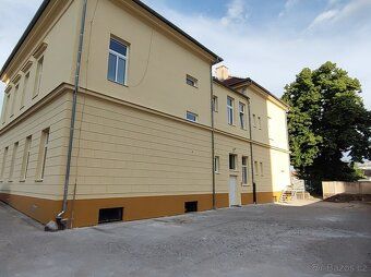 Garsonka pronájem 30 m2 + vestavěné spací patro 6 m2 + 1 PAR