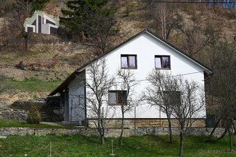 Nabízíme k pronájmu samostatně stojící rodinný dům o dispozi
