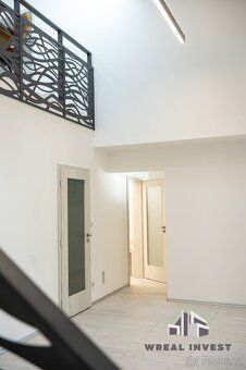 Nabízíme k prodeji moderní výjimečný rodinný dům v centru ob