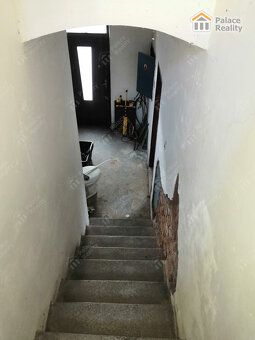 Nabízíme Vám k prodeji prostorný rodinný dům ve fázi rekonst