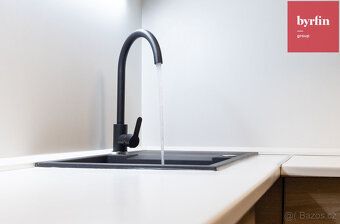 Prodej rodinného domu se dvěma byty, garáží a zahradou – Kra