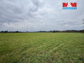 Nabízíme k prodeji soubor pozemků o celkové výměře 17695 m².