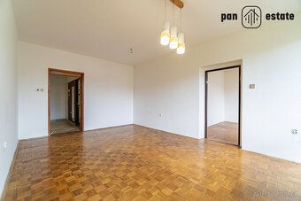 Nabízíme k prodeji prostorný cihlový byt o dispozici 3+1 a c