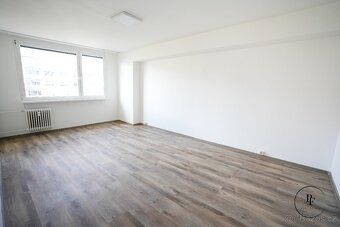 K pronájmu nabízím prostorný byt 3+1 o podlahové ploše 87 m²