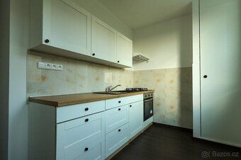 Nabízíme k prodeji světlý a kompletně zrekonstruovaný byt 2+