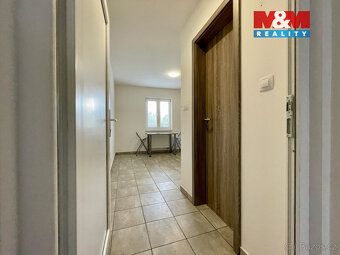 Nabízíme k pronájmu revitalizovaný podkrovní byt o dispozici