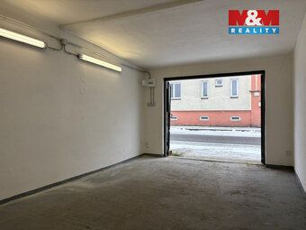 Nabízíme k pronájmu prostornou garáž, která se nachází na po