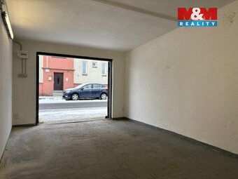 Nabízíme k pronájmu prostornou garáž, která se nachází na po
