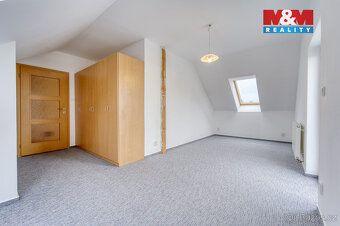 Nabízíme k pronájmu prostorný dům v atraktivní a klidné část