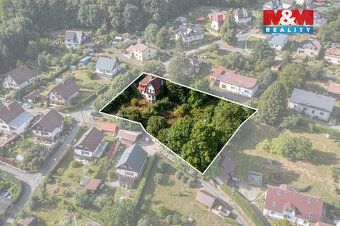 Nabízíme k prodeji třípodlažní rodinný dům před rekonstrukcí