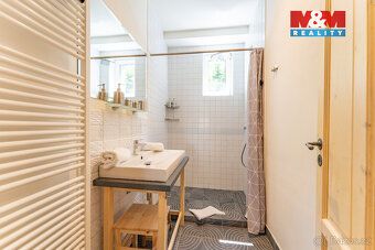 Představujeme vám kompletně zrekonstruovaný dům v malebném m