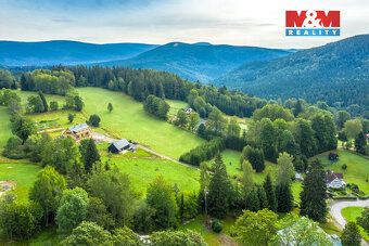 Nabízíme ke koupi zasíťovaný slunný pozemek v žádané lokalit
