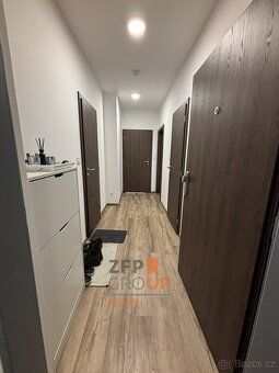 Ev.č. 00581 Nabízíme k pronájmu světlý byt o rozloze 53 m² v