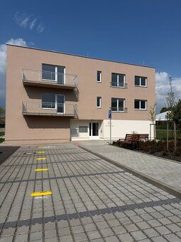 Nadstandardní přízemní nový byt 1+kk 38m2 se zahrádkou 28m2,