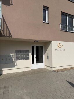 Nadstandardní přízemní nový byt 1+kk 38m2 se zahrádkou 28m2,