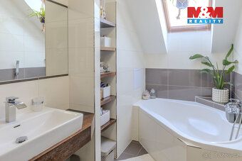 Nabízíme vám atypický mezonetový byt 3+1 o ploše 83 m² ve vy
