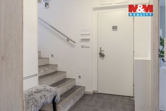 Nabízíme vám atypický mezonetový byt 3+1 o ploše 83 m² ve vy