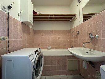 Nabízíme k pronájmu světlý byt o dispozici 2+kk a celkové pl