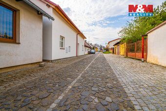 Prodej rodinného domu 5+kk v centru Bělé pod Bezdězem. Dvoup