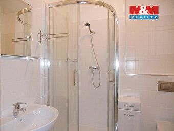 Nabízíme k podnájmu světlý a plně zařízený byt 1+kk s balkon