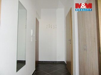 Nabízíme k podnájmu světlý a plně zařízený byt 1+kk s balkon