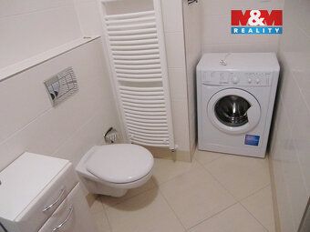 Nabízíme k podnájmu světlý a plně zařízený byt 1+kk s balkon