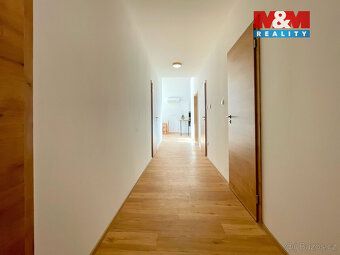 Nabízíme k prodeji moderní novostavbu rodinného domu 4+kk, s