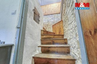 Skoro až pohádkový domek v klidné ulici obce Třeboc, v okres