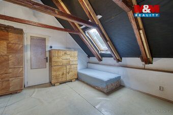 Skoro až pohádkový domek v klidné ulici obce Třeboc, v okres