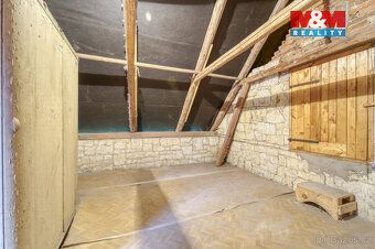 Skoro až pohádkový domek v klidné ulici obce Třeboc, v okres