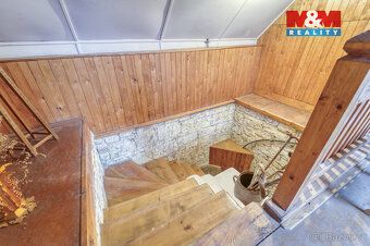 Skoro až pohádkový domek v klidné ulici obce Třeboc, v okres