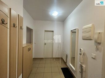 + poplatky 4 000,- /1 osoba + kauce 20 000 + provize RK 20 0
