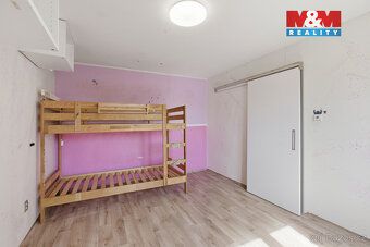 Samostatně stojící rodinný dům smíšené konstrukce nabízí pro