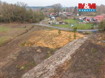 Prodej exkluzivního pozemku v klidné přírodě bez jediného so