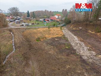 Prodej exkluzivního pozemku v klidné přírodě bez jediného so