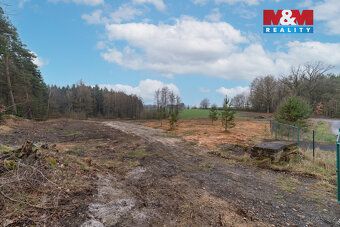 Prodej exkluzivního pozemku v klidné přírodě bez jediného so