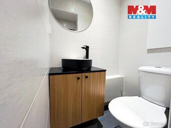 Nabízíme k pronájmu světlý byt 1+kk s lodžií v 6. patře pane