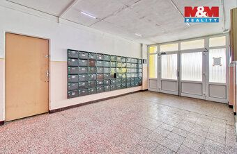 Nabízíme k pronájmu světlý byt 1+kk s lodžií v 6. patře pane